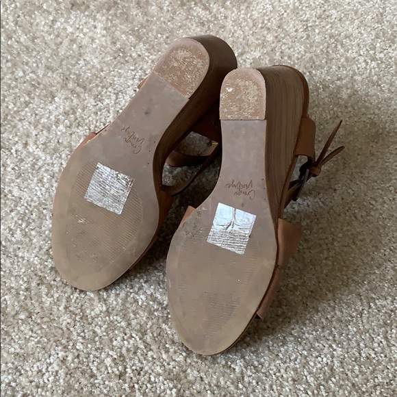 Crown Vintage brown 3 inch wedged sandals - Picture 6 of 7